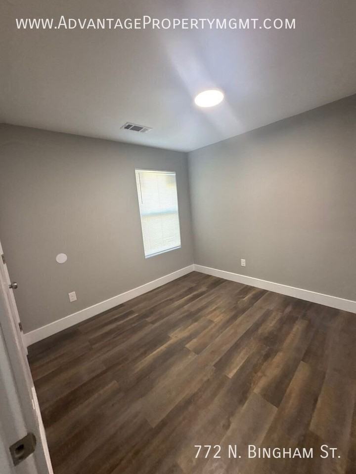 772 N Bingham St - Photo 7 of 15