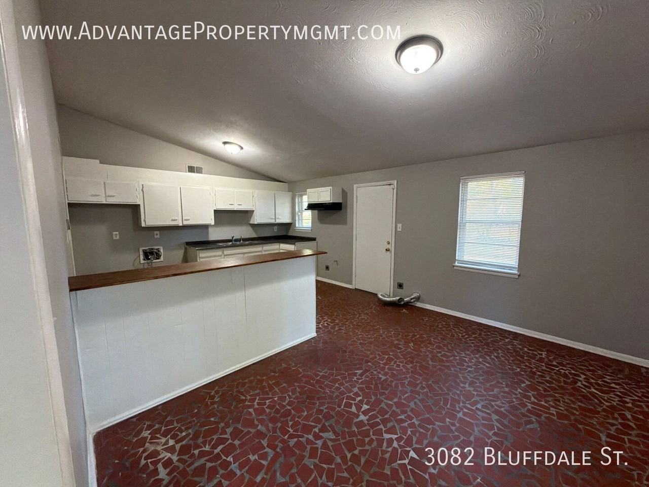 3082 Bluffdale St - Photo 3 of 18
