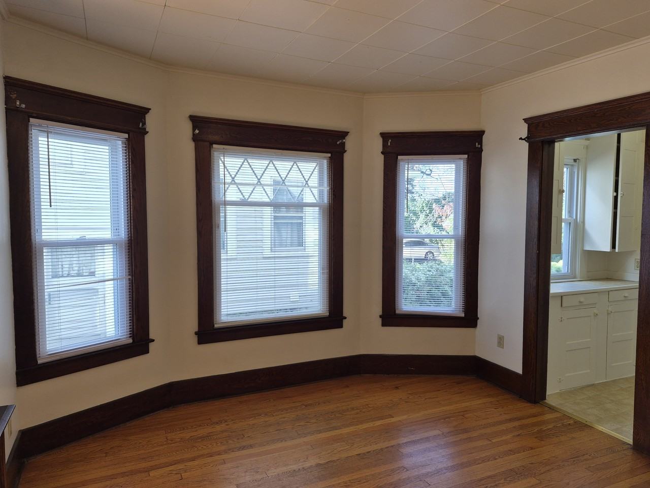 325 Wadsworth St #1 - Photo 3 of 20