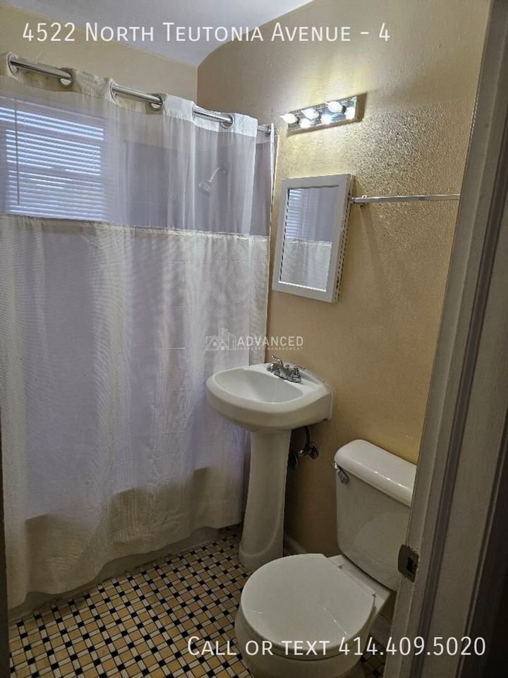 4522 N Teutonia Ave #4 - Photo 4 of 7