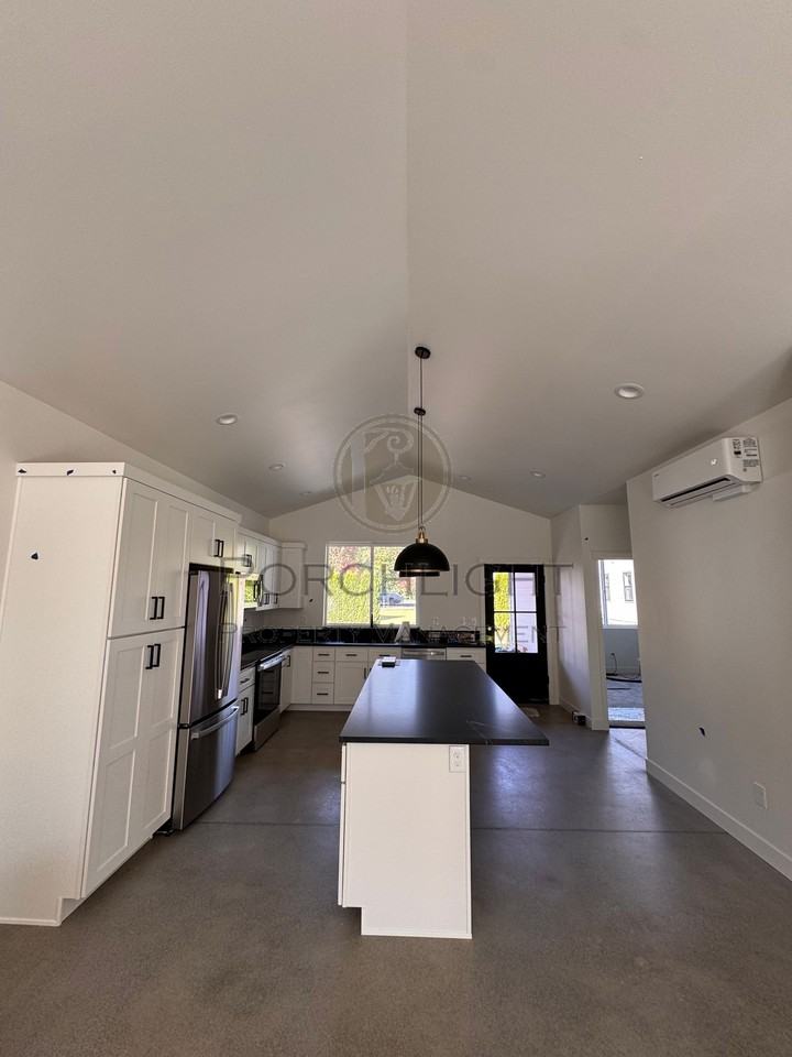 207 E Front St #1 - Photo 4 of 15