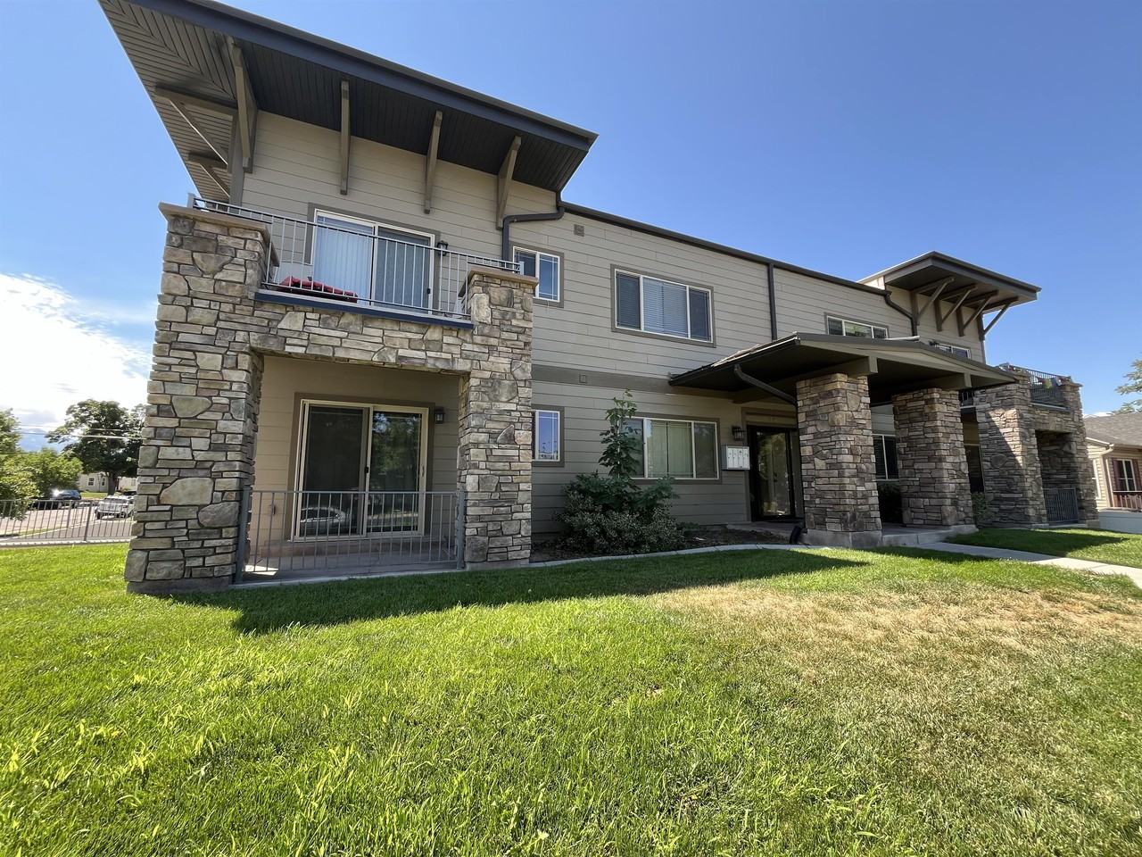 1560 E Stratford Ave, Salt Lake City, UT 84106 - Photo 3 of 29