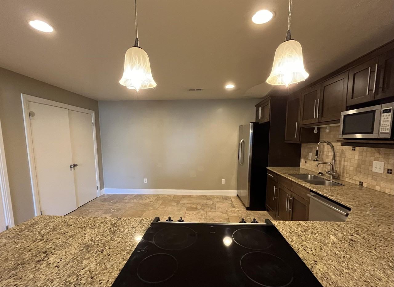 1560 E Stratford Ave, Salt Lake City, UT 84106 - Photo 6 of 29