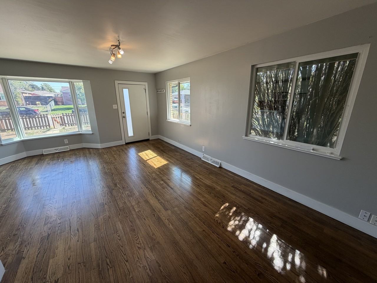 3631 MAGNOLIA ST - Photo 2 of 15