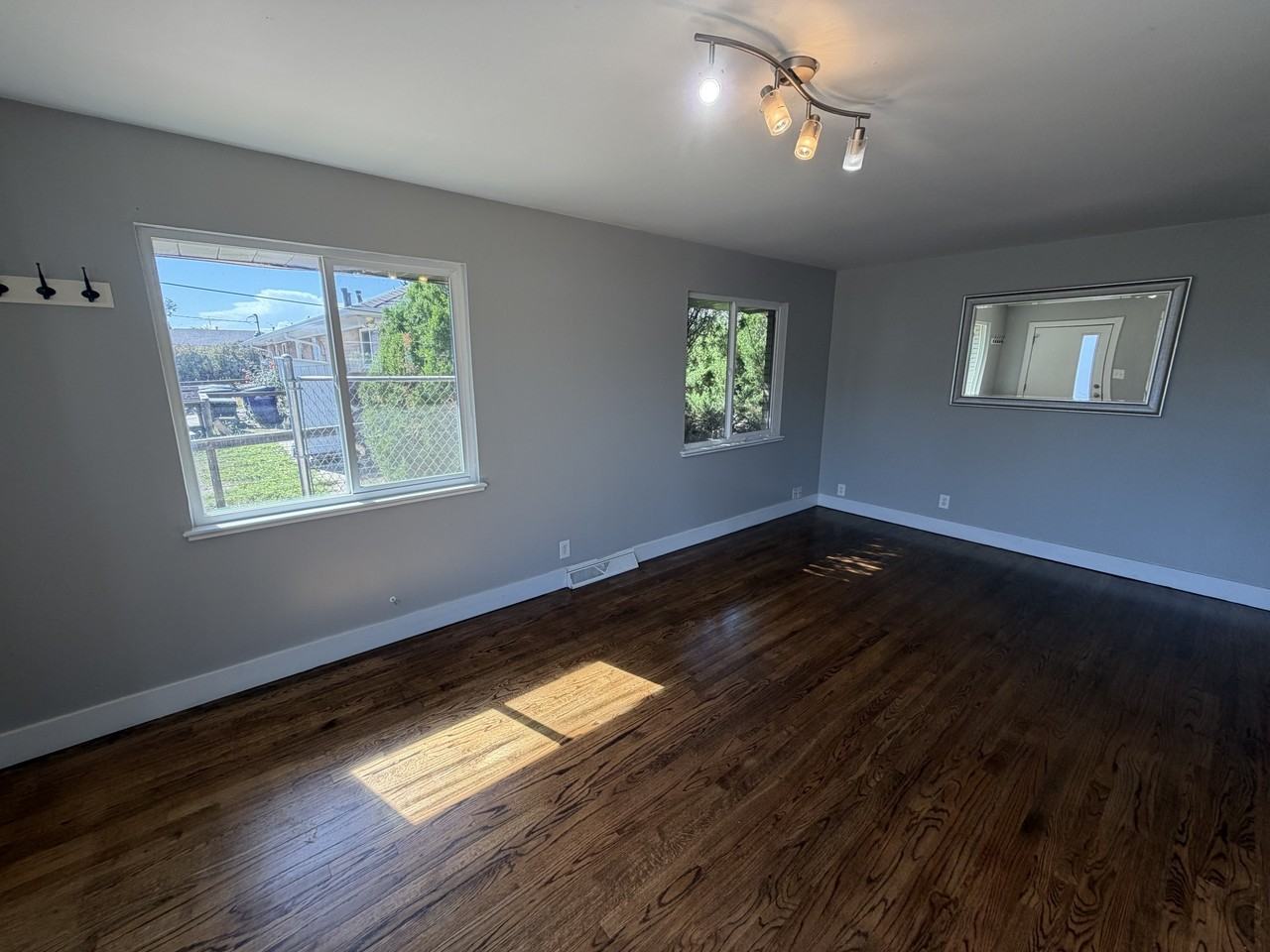 3631 MAGNOLIA ST - Photo 3 of 15