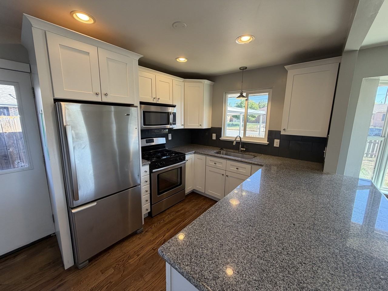 3631 MAGNOLIA ST - Photo 5 of 15