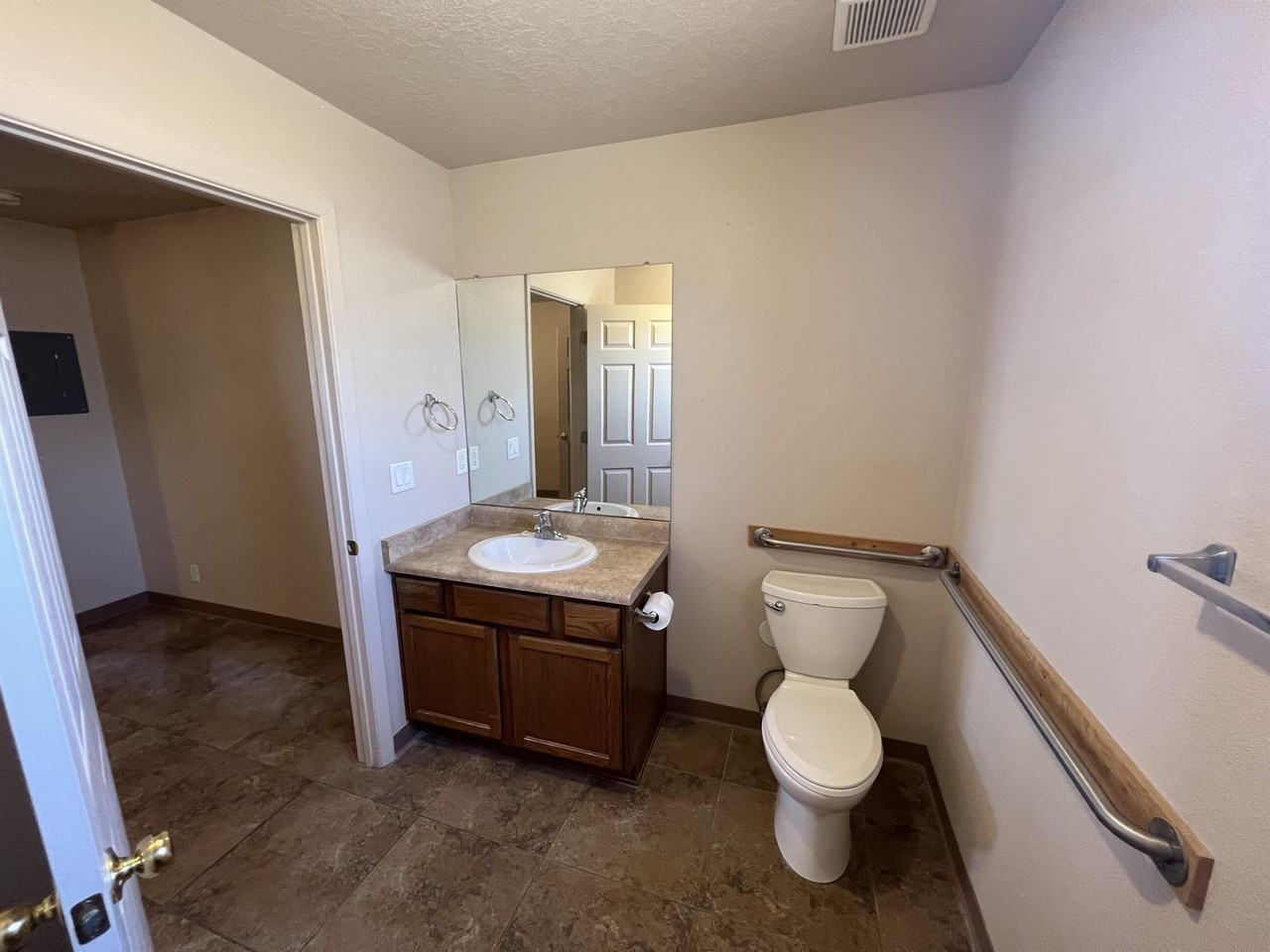 The Sands Apartments - Photo 3 of 9