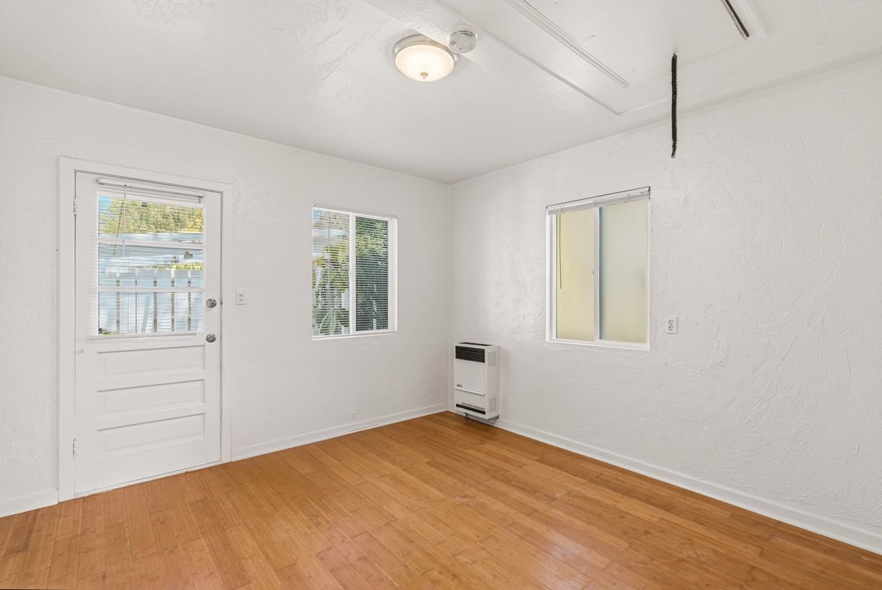 215-223 Lolita St - Photo 4 of 8