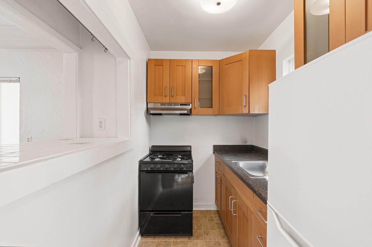 215-223 Lolita St - Photo 5 of 8