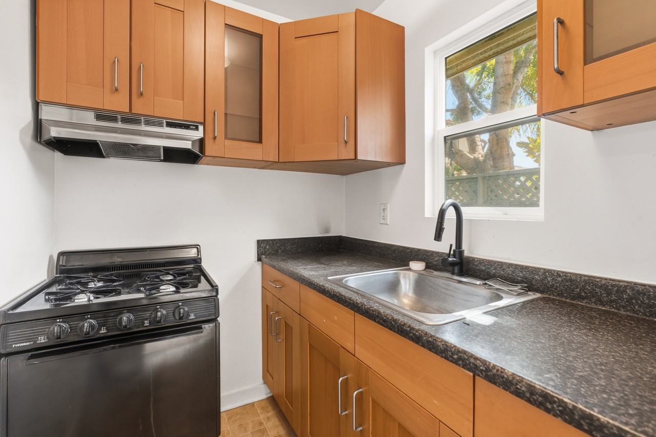 215-223 Lolita St - Photo 6 of 8