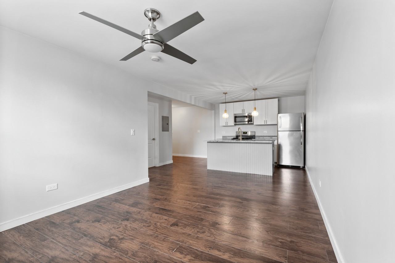 2945 W Peterson Ave - Photo 5 of 12