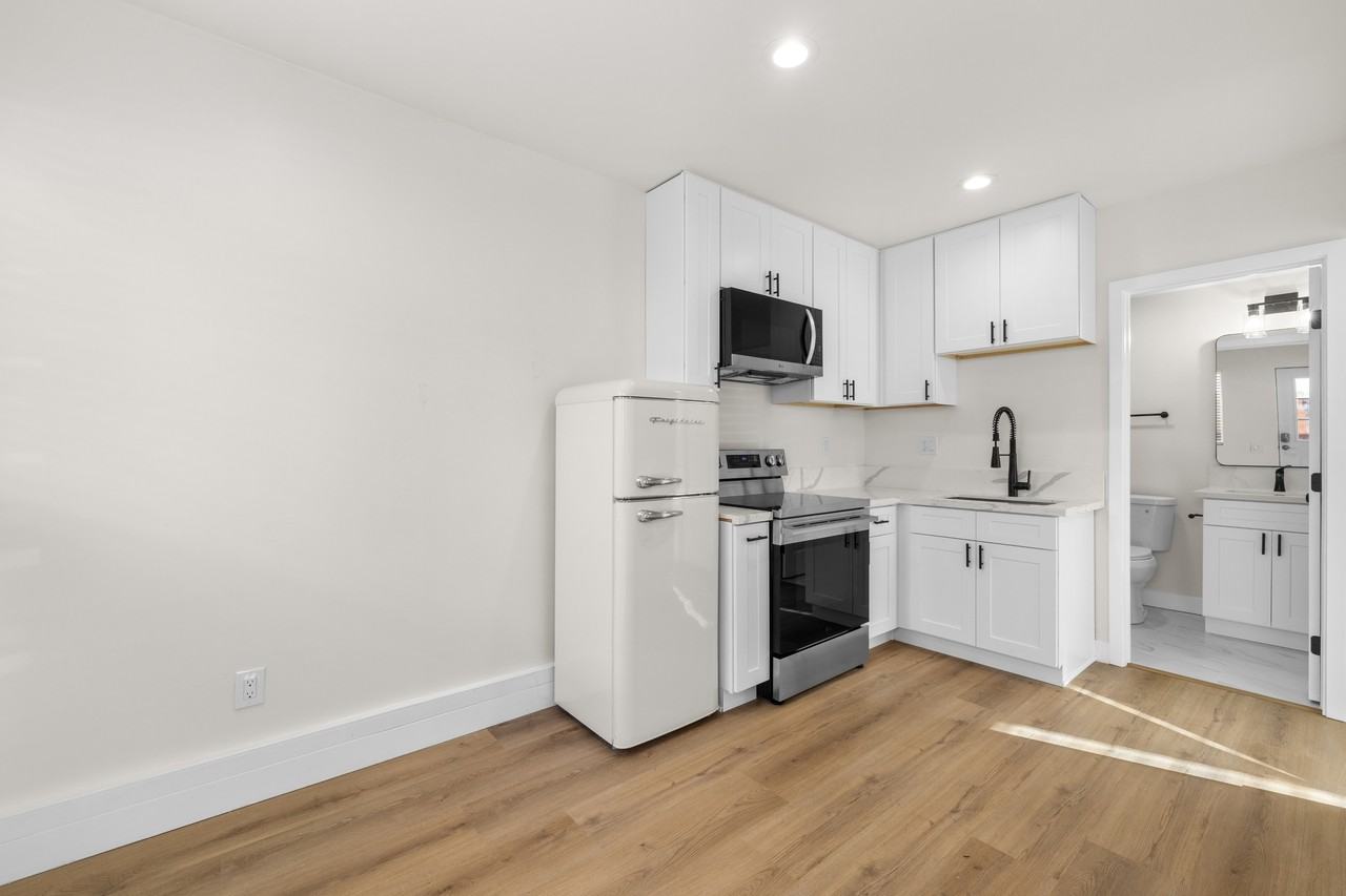 5329 Saxon St #5329 - Photo 2 of 13
