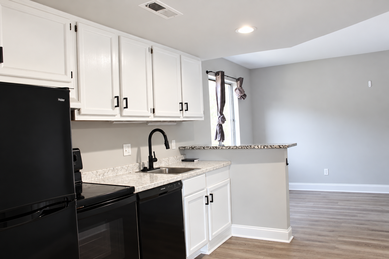 4752 Seahawk Court B9 - Photo 4 of 6