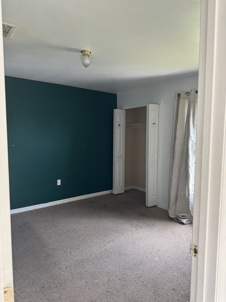 674 Royalty Court - Photo 3 of 10
