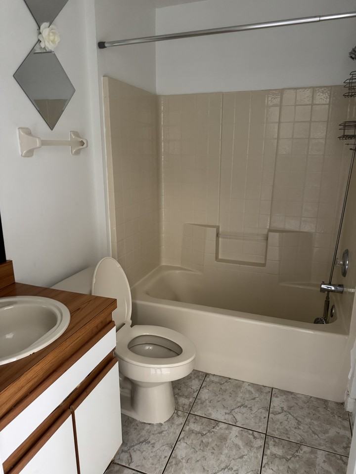 674 Royalty Court - Photo 4 of 10