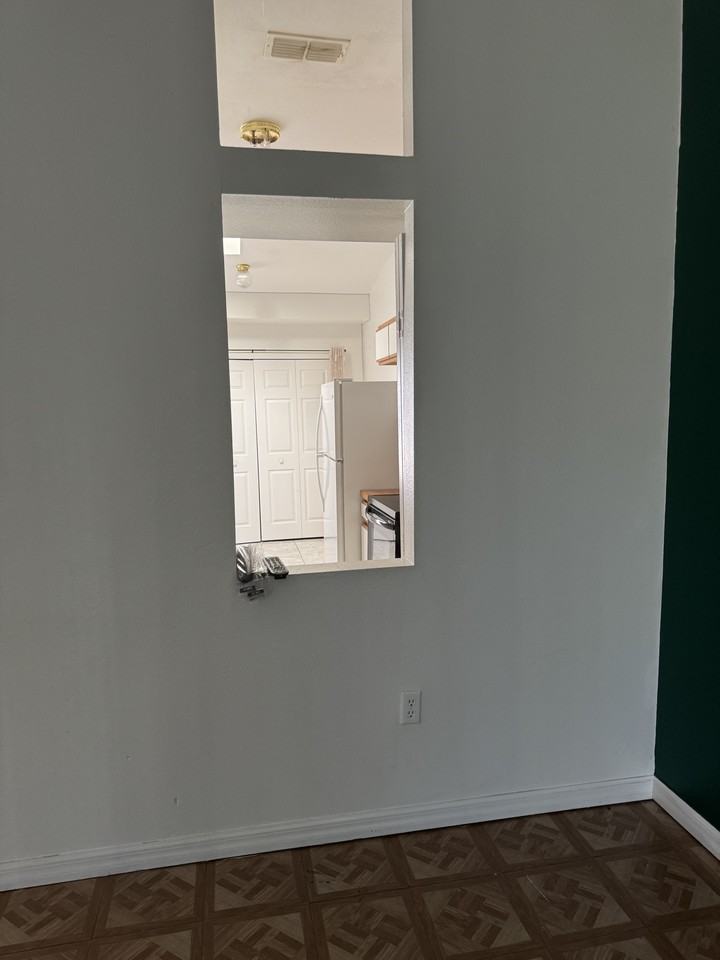 674 Royalty Court - Photo 6 of 10