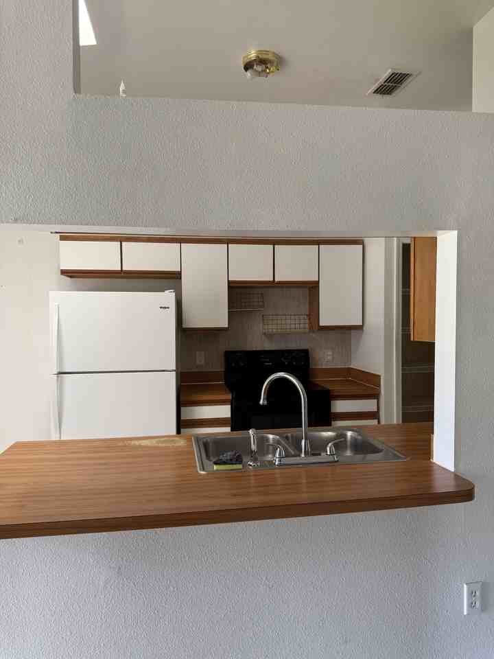 674 Royalty Court - Photo 7 of 10
