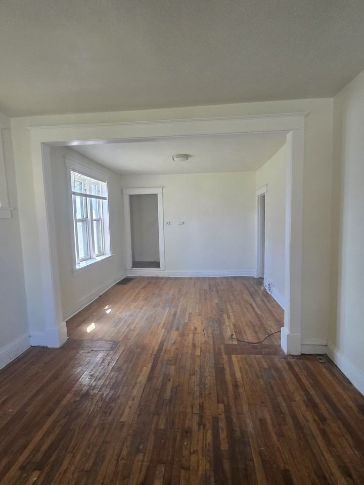 4458 Penrose St #1 - Photo 4 of 9