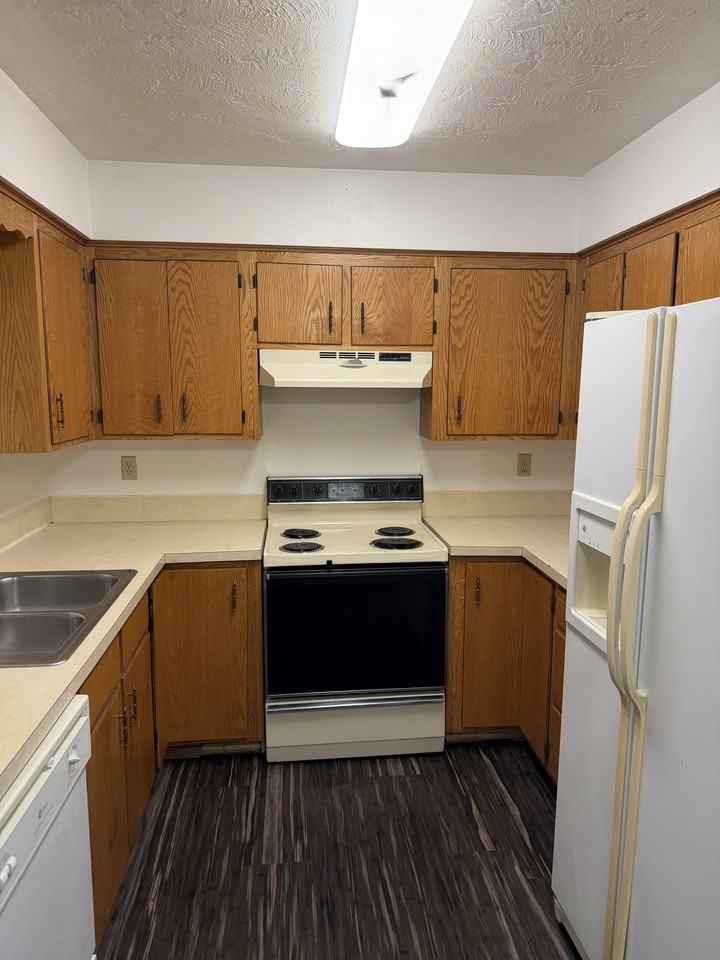 Moonlite Drive Town homes - Photo 3 of 14