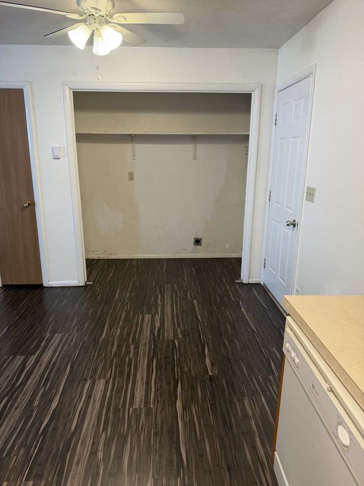 Moonlite Drive Town homes - Photo 4 of 14