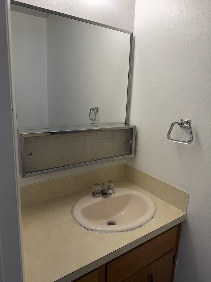 Moonlite Drive Town homes - Photo 6 of 14