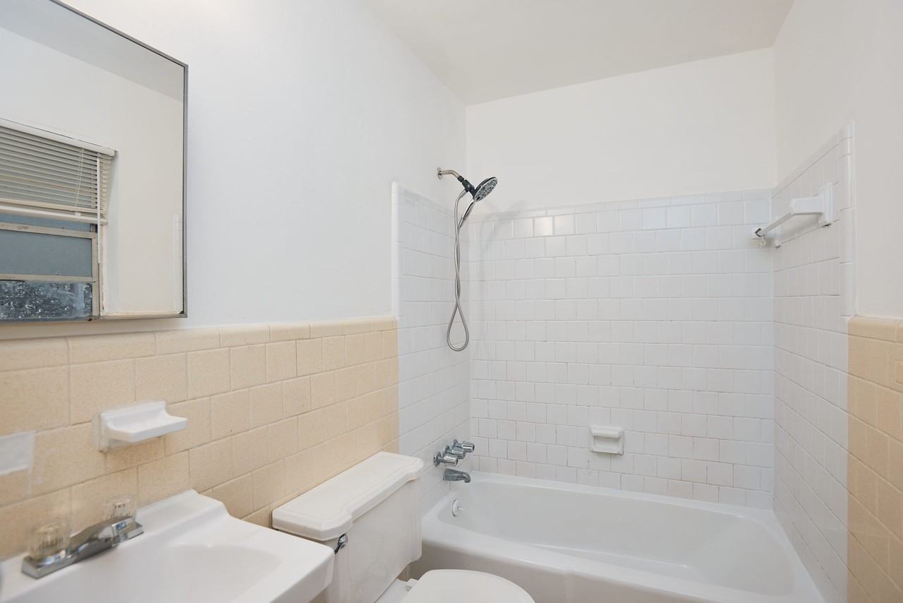 1214 Woodland Avenue Northeast - Photo 4 of 6