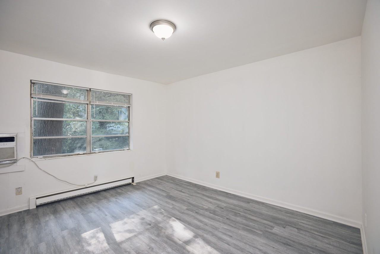 1214 Woodland Avenue Northeast - Photo 5 of 6