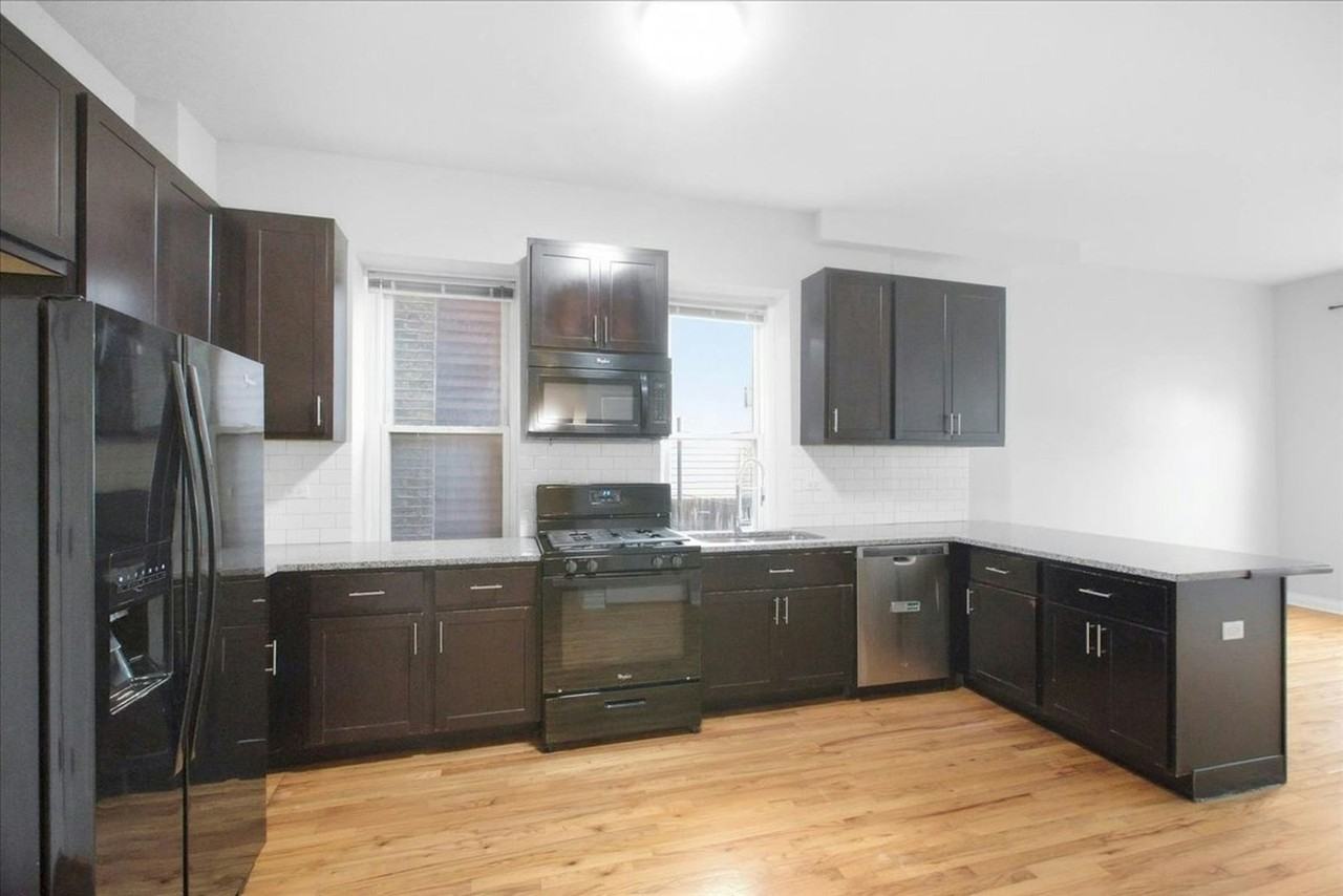 2341 West Montana Street, Unit 1R - Photo 3 of 18