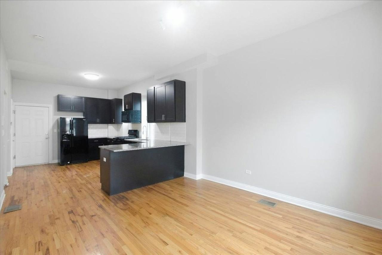 2341 West Montana Street, Unit 1R - Photo 5 of 18