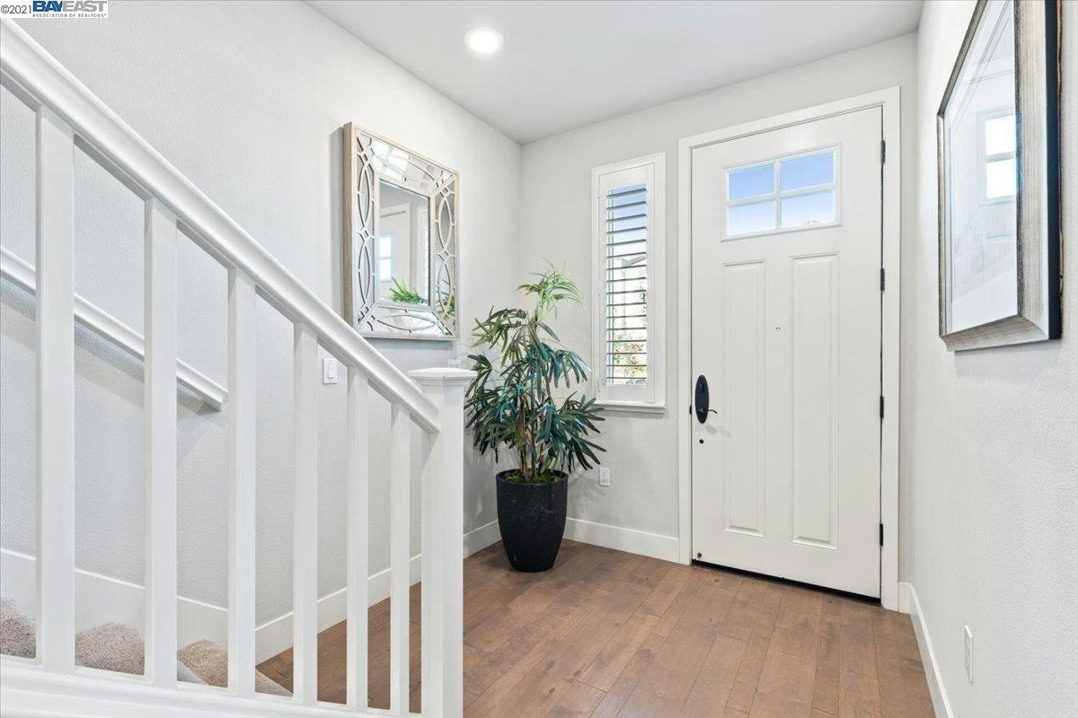 3050 Threecastles Way - Photo 4 of 35