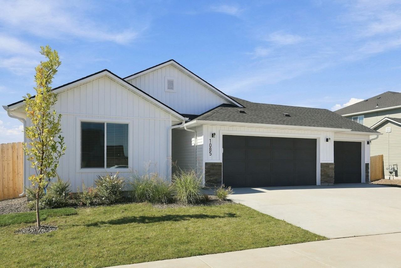 1085 Grass Pond Avenue - Photo 2 of 23