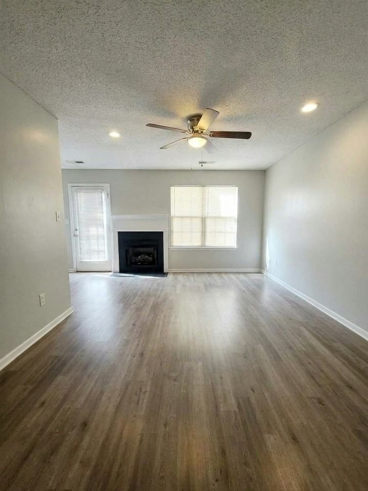 6953 Gallant Circle Southeast - Photo 2 of 14