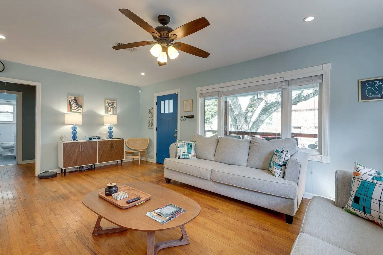 4517 Avenue P 1/2 - Photo 4 of 25