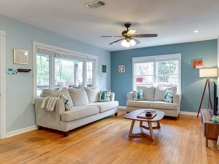 4517 Avenue P 1/2 - Photo 5 of 25