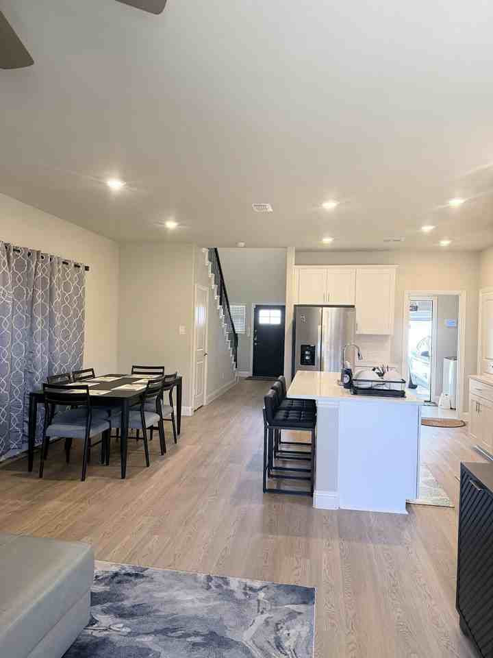 517 Ezra Ln - Photo 2 of 20