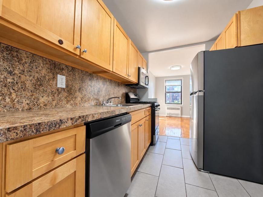 525 Riverdale Ave - Photo 3 of 7