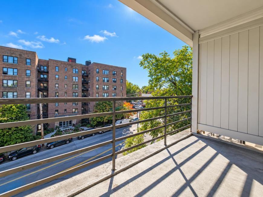 525 Riverdale Ave - Photo 4 of 7