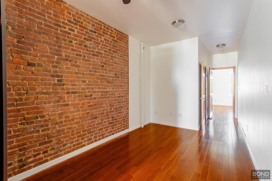 223 Franklin St - Photo 2 of 5