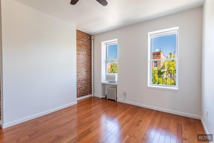 223 Franklin St - Photo 3 of 5