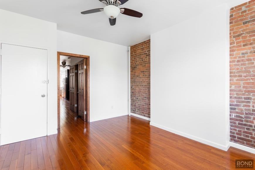 223 Franklin St - Photo 4 of 5