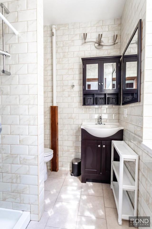 223 Franklin St - Photo 5 of 5