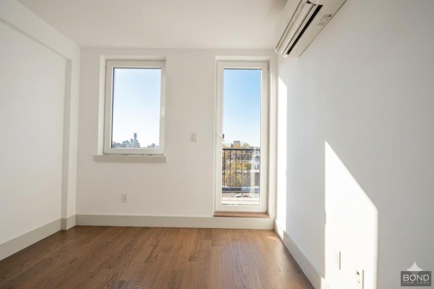 896 New York Ave - Photo 5 of 9