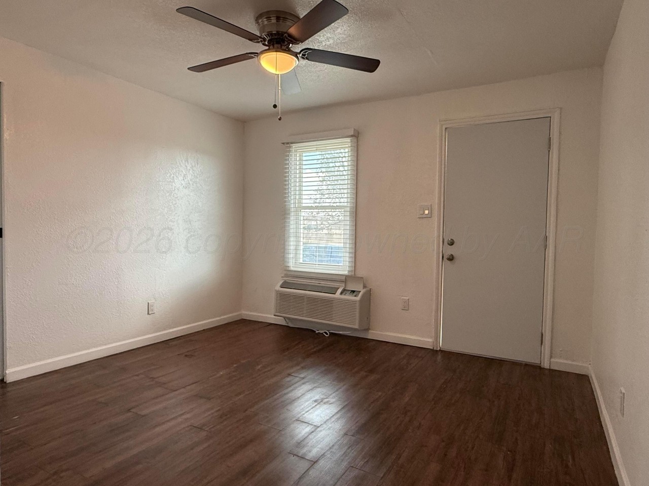 314 N Hedgecoke St Apt B - Photo 3 of 8