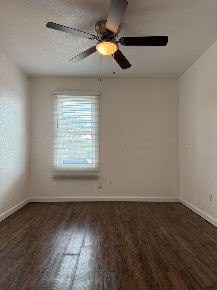 314 N Hedgecoke St Apt B - Photo 6 of 8