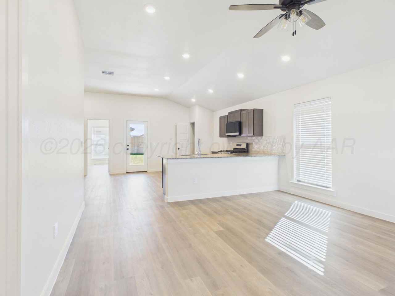 9103 Prairieland Dr - Photo 3 of 30