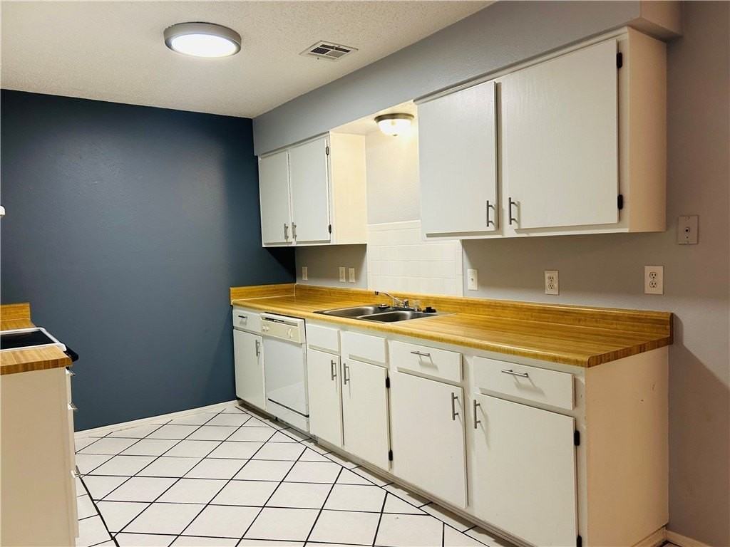 932 Century Dr - Photo 6 of 22