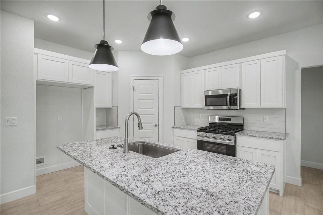 1000 Autumn Royal Ave - Photo 5 of 36