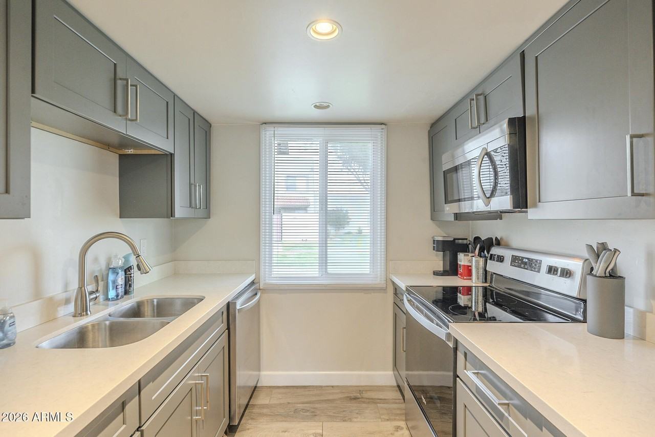 6126 N 79th St - Photo 3 of 11