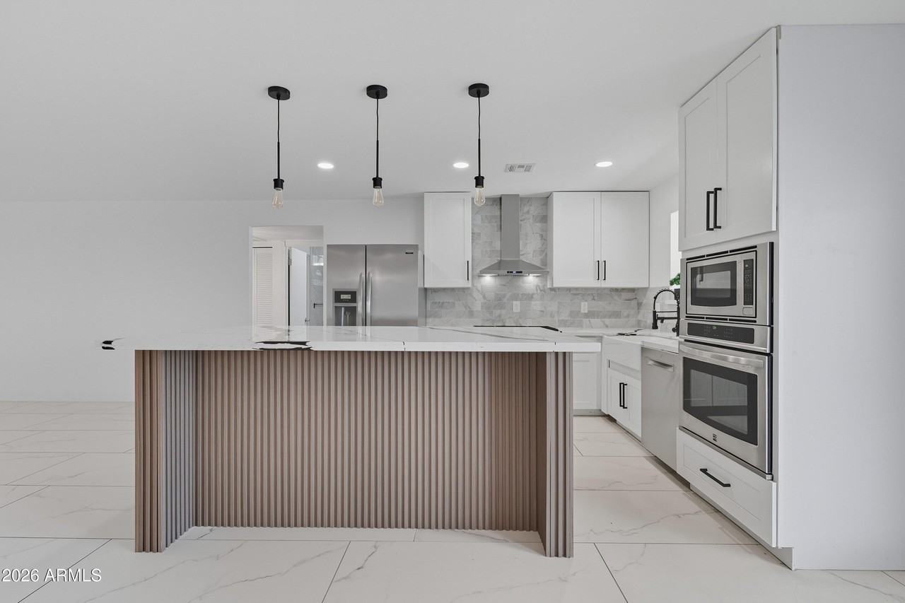 4421 S Butte Ave - Photo 4 of 16