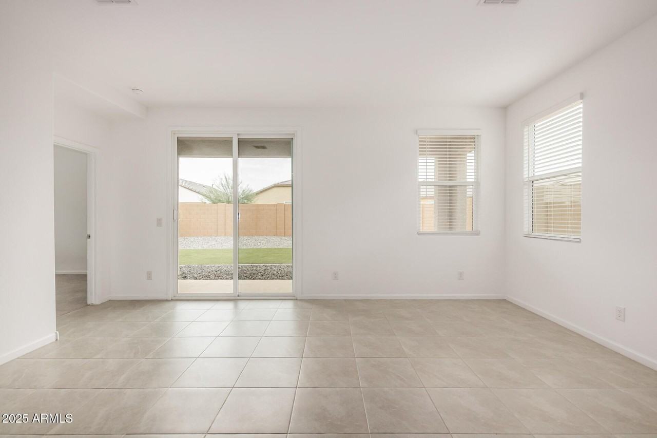 3048 E Riding Boot Way - Photo 3 of 20